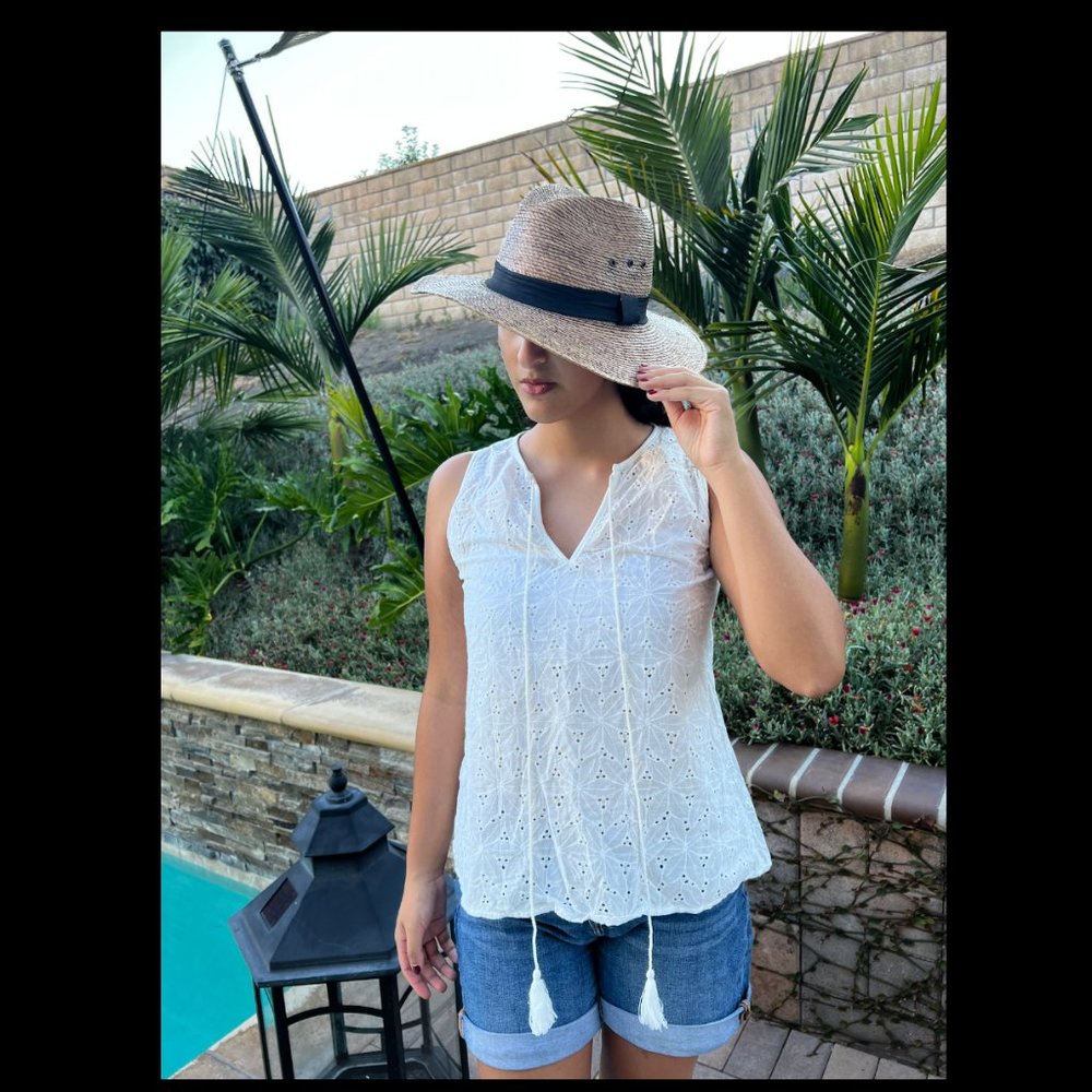Sleeveless blouse